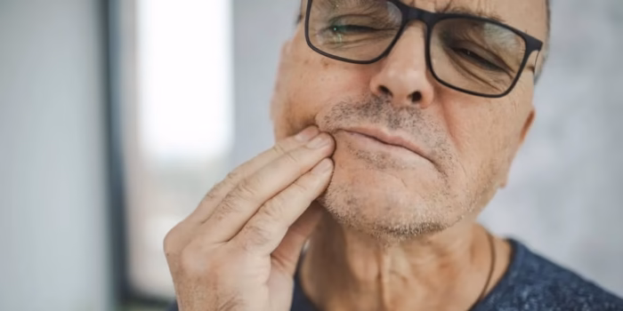lengua lisa y roja y afta bucal como posible señal de falta de vitaminas B12 y hierro
